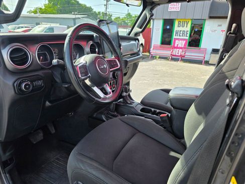 Used 2019 Jeep Wrangler Unlimited Sahara w/ Safety Group AWD/4WD image 38