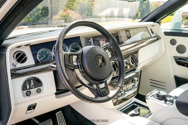 Used 2020 Rolls-Royce Phantom Sedan RWD image 59
