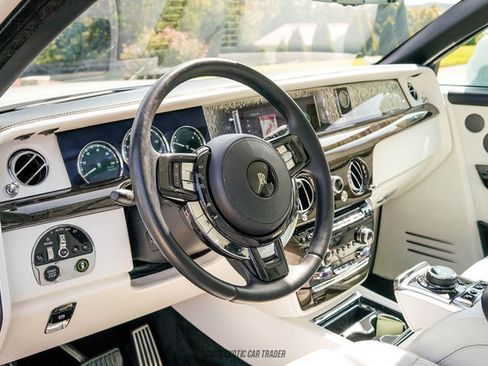 Used 2020 Rolls-Royce Phantom Sedan RWD image 59