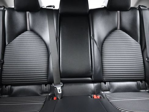 Used 2020 Toyota Camry SE w/ Sunroof Package FWD image 30