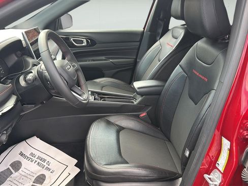 Used 2025 Jeep Compass Trailhawk AWD/4WD image 12
