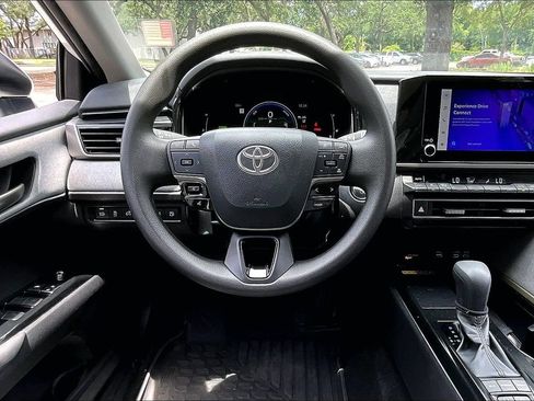 Used 2025 Toyota Camry LE FWD image 8