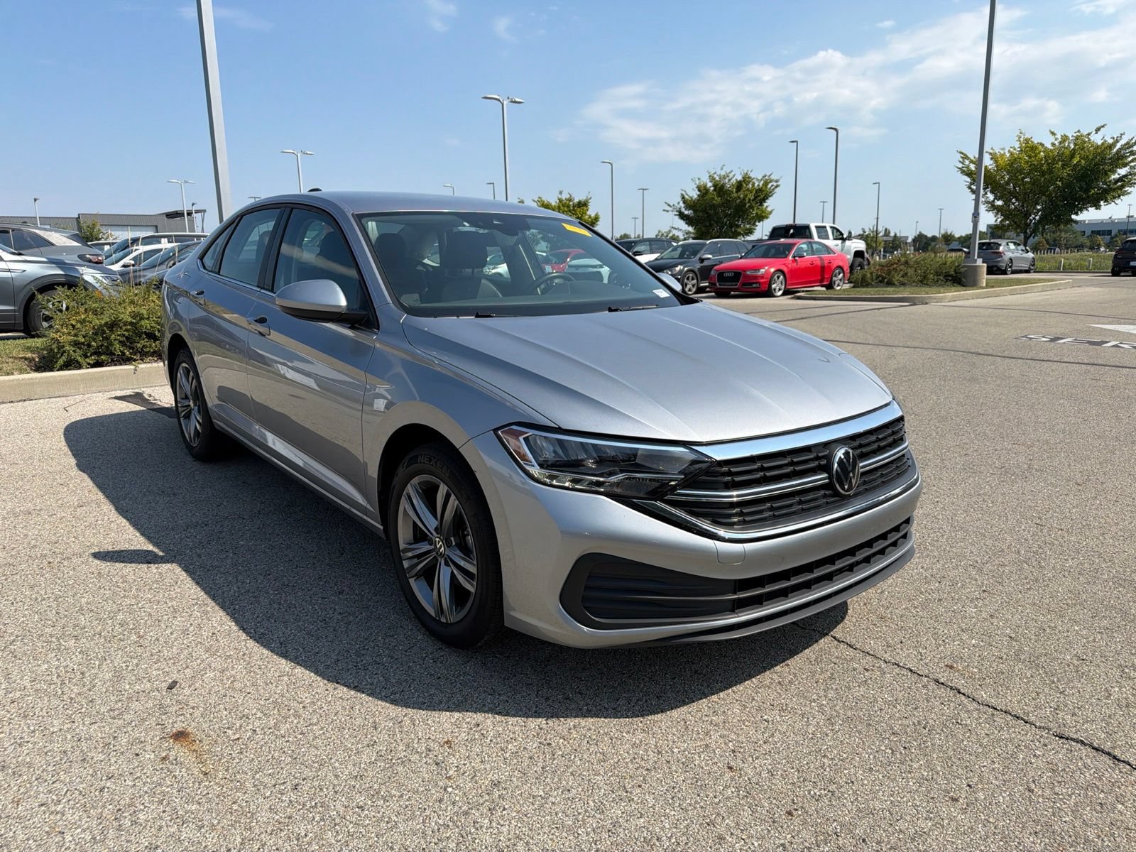 Certified 2023 Volkswagen Jetta SE FWD image 3
