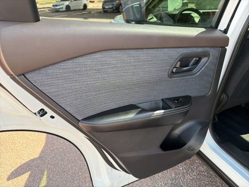 Used 2021 Nissan Rogue S FWD image 23
