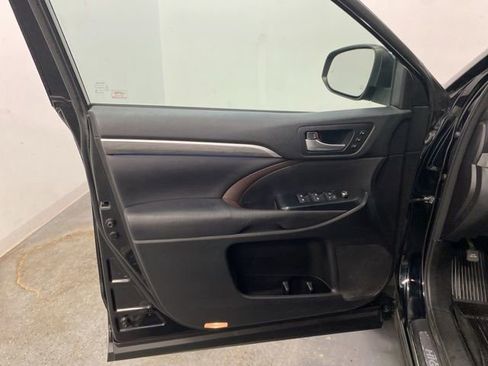 Used 2018 Toyota Highlander Limited image 20
