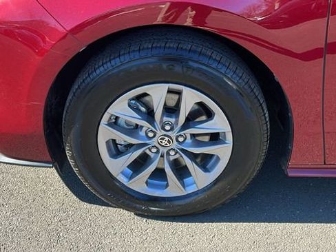 Certified 2024 Toyota Sienna LE image 8