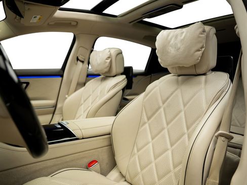 Used 2024 Mercedes-Benz Maybach S 580 4MATIC image 35