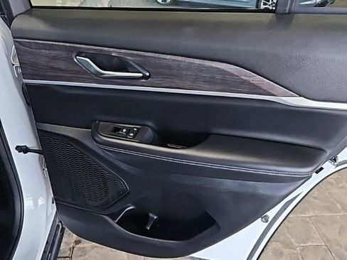 Used 2024 Jeep Grand Cherokee Limited image 15