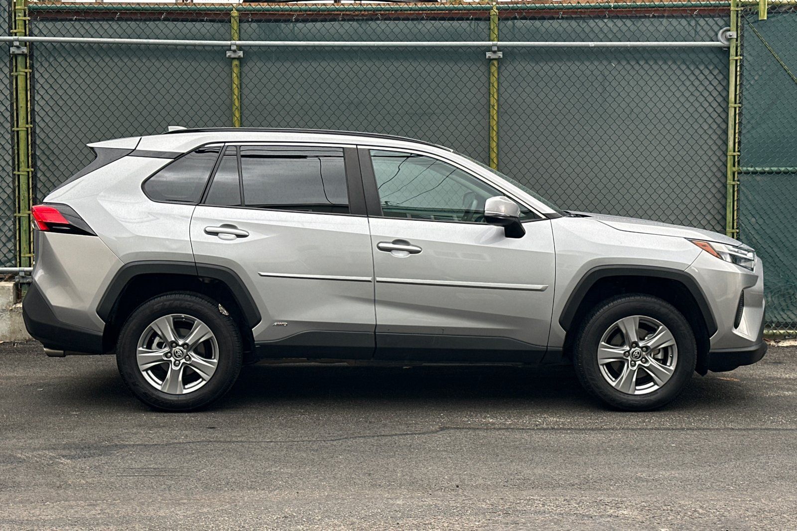 Used 2023 Toyota RAV4 LE AWD/4WD image 3