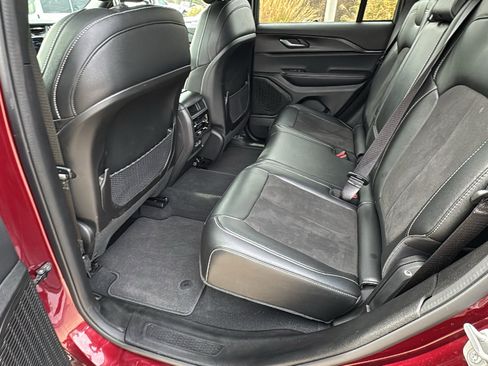 Used 2024 Jeep Grand Cherokee Altitude image 16