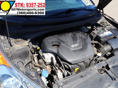 Used 2013 Hyundai Veloster w/ Style Pkg FWD image 21
