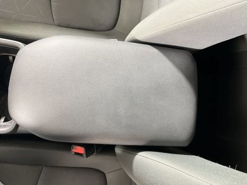 Used 2025 Toyota RAV4 XLE FWD image 22