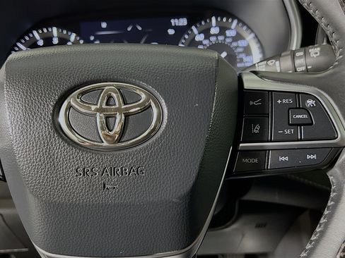 Used 2020 Toyota Highlander XLE FWD image 20