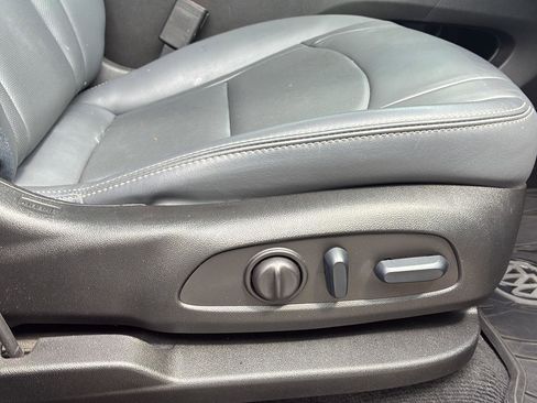 Used 2024 Buick Enclave Essence w/ Experience Buick Package FWD image 7