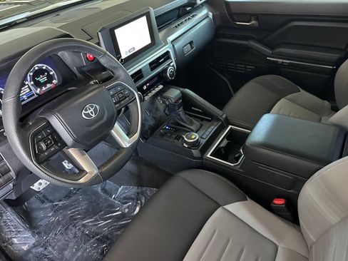 Used 2025 Toyota Tacoma TRD Sport AWD/4WD image 10