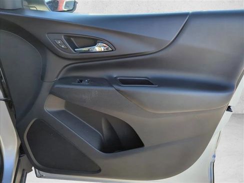 Used 2018 Chevrolet Equinox LT image 24