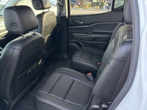 Used 2021 GMC Acadia SLT w/ Elevation Edition image 22