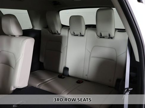 Used 2023 Nissan Pathfinder SL AWD/4WD image 8
