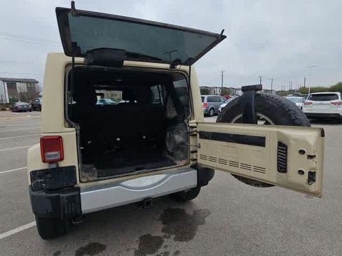 Used 2011 Jeep Wrangler Unlimited Sahara w/ Connectivity Group image 19