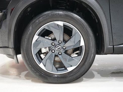 Used 2025 Nissan Rogue SV image 12