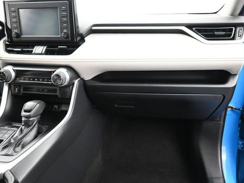 Used 2019 Toyota RAV4 XLE w/ Carpet Mat Package AWD/4WD image 19