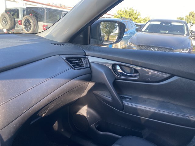 Used 2017 Nissan Rogue SV AWD/4WD image 20