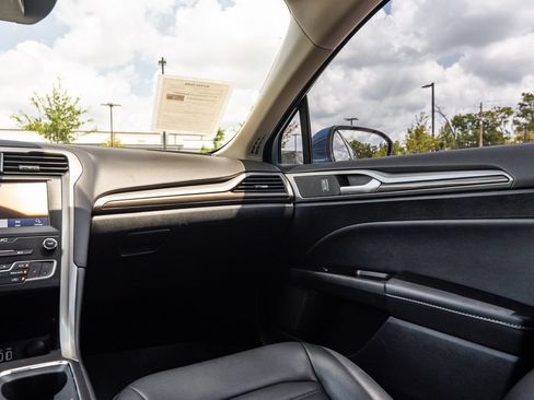 Used 2019 Ford Fusion SEL FWD image 29
