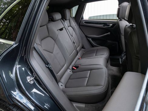 Used 2025 Porsche Macan image 40