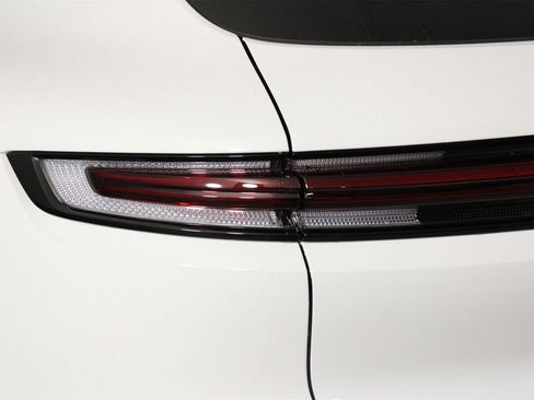 New 2026 Porsche Cayenne image 21