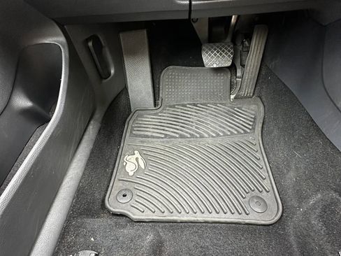 Used 2009 Volkswagen Rabbit S FWD image 23