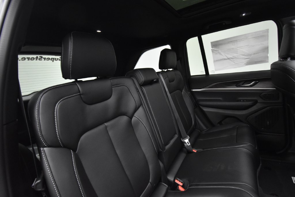 New 2027 Jeep Grand Cherokee Limited AWD/4WD image 20