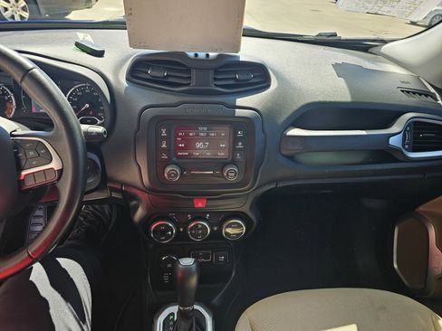 Used 2016 Jeep Renegade Latitude w/ Popular Equipment Group image 20