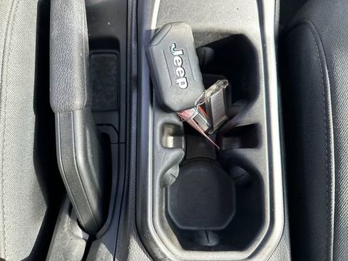 Used 2025 Jeep Wrangler Unlimited Rubicon 4xe image 36