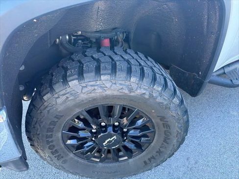 Used 2023 Chevrolet Silverado 2500 LT w/ Convenience Package image 4