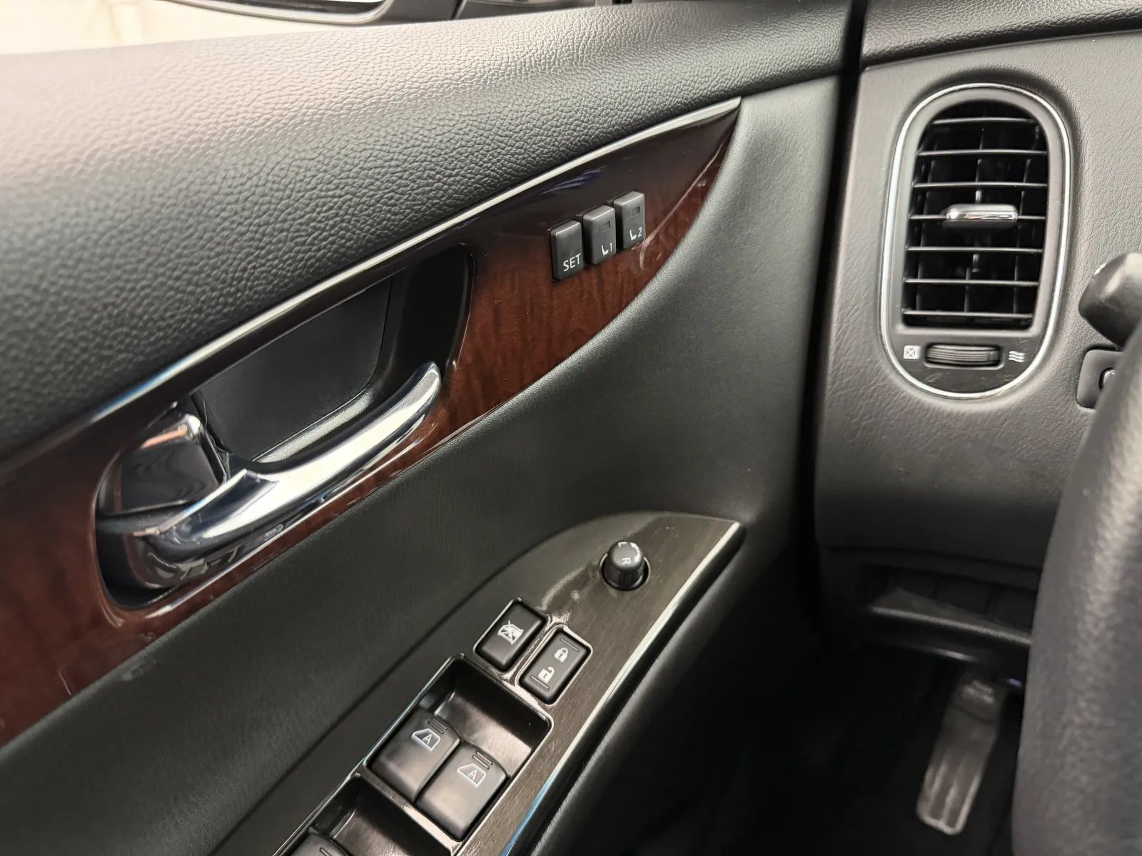 Used 2017 INFINITI QX50 AWD w/ Premium Package image 9