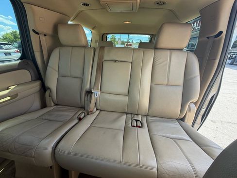 Used 2012 Chevrolet Suburban LT w/ Luxury Package AWD/4WD image 16