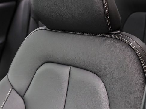 New 2025 Volvo XC40 B5 Plus w/ Climate Package image 23