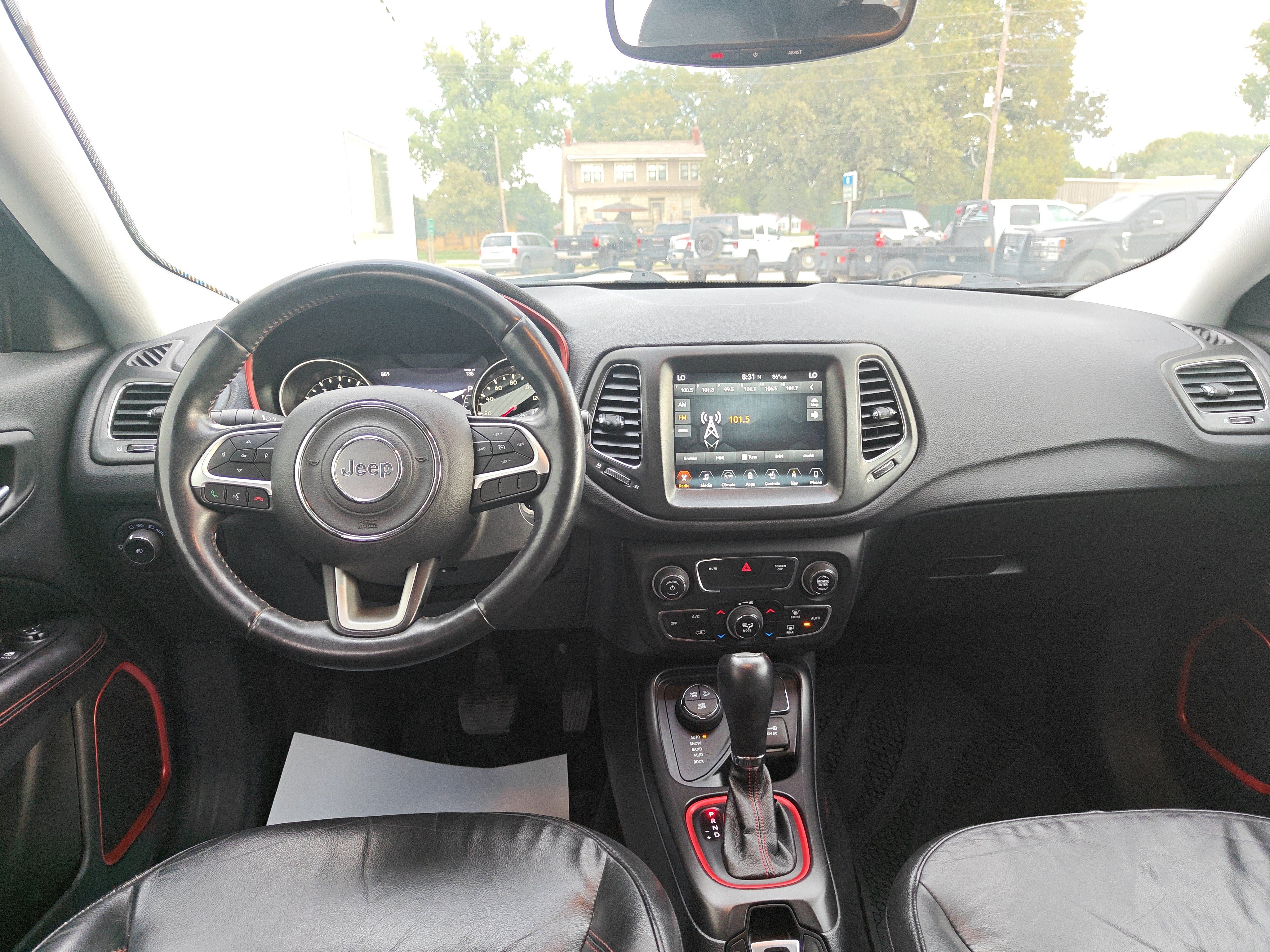 Used 2017 Jeep Compass Trailhawk w/ Leather Interior Group AWD/4WD image 17