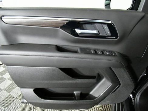 New 2026 Chevrolet Suburban LS image 21