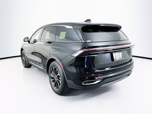 Used 2024 Lincoln Nautilus Premier image 5