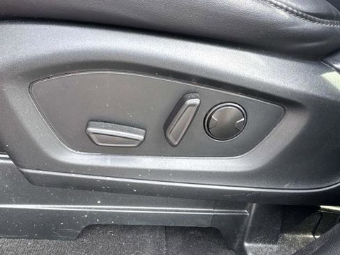 Used 2023 Ford Explorer XLT w/ Equipment Group 202A AWD/4WD image 11