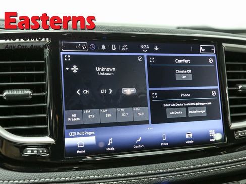 Used 2023 Chrysler Pacifica Touring-L image 19