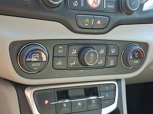 Used 2024 GMC Terrain SLT FWD image 18