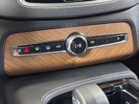 Used 2024 Volvo XC90 B5 Plus image 40
