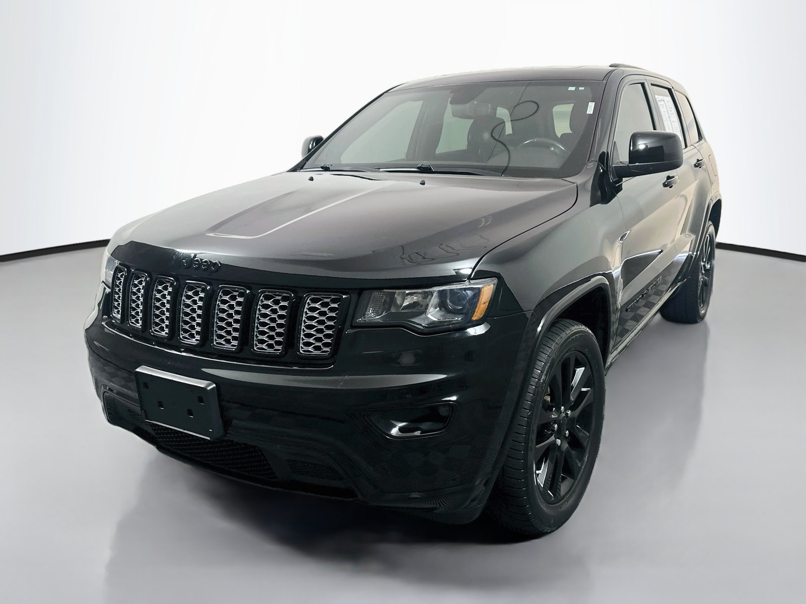 Used 2019 Jeep Grand Cherokee Altitude AWD/4WD image 3