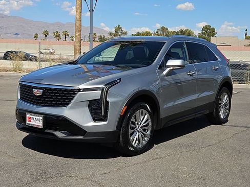 Used 2024 Cadillac XT4 Premium Luxury FWD image 2