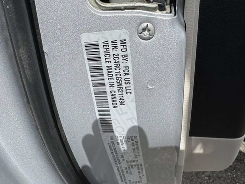 Used 2022 Chrysler Voyager LX FWD image 25