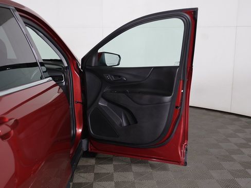 Used 2020 Chevrolet Equinox LT image 18