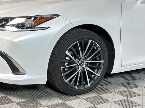 Certified 2025 Lexus ES 300h w/ Premium Package image 4