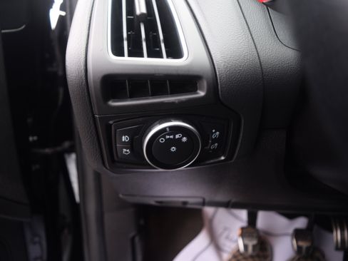 Used 2017 Ford Focus ST image 7